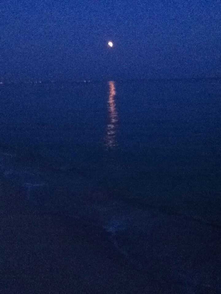 La luna riflessa sul mare